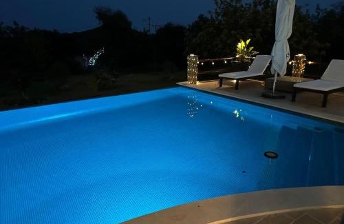 Loule Villa | Casa Tranquility with beautiful pool and Jacuzzi!