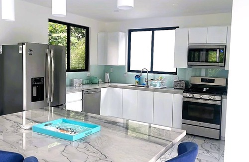 Tres Ríos Casa | Casa Tranquilo - Paradise in Paradise 4 Bedrooms, 4 Bathrooms - Sleeps 4 to 10