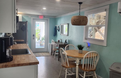Mid Island Apartamento | Beachy Apartment. Se admiten perros Reserva ahora y para la temporada 2025