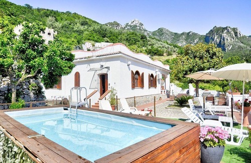 Pucara Casa | Casa Trifone C: A graceful studio apartment surrounded by the greenery, with Free WI-FI.
