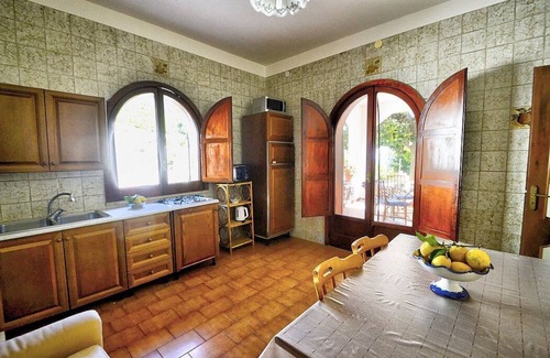 Pucara Casa | Casa Trifone D: A graceful apartment that is part of a villa surrounded by the greenery, with Free WI-FI.