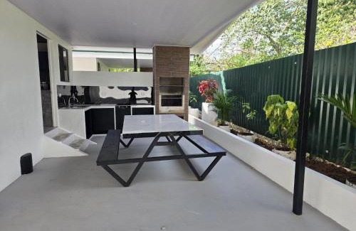 Palma Casa | Casa Trogon 2BDRM AC 50M to the Beach