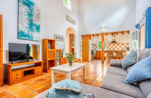 Cala Llombards Chalet De Esquí | Casa Tulipa by dracmallorca