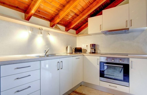 Potamos Apartamento | Casa Tzos - a restored countryside house with private garage and a garden