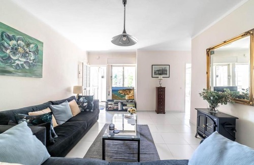Vale de Centianes Apartamento | CASA UNIÃO Vale Centianes - Charming beachhouse at the sea