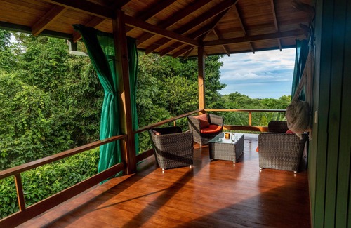 Ballena Casa | Casa Uvita: bosque tropical y vistas al mar, casa ecológica