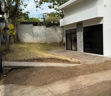Chomes Casa | Casa vacacional a 5min de la Playa