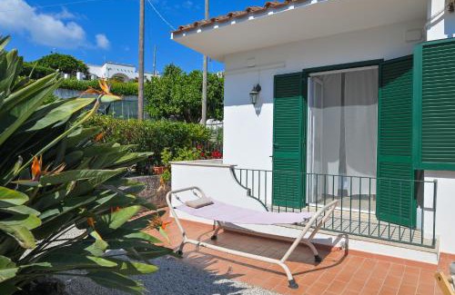 Ischia Porto Villa | Casa vacanze a Ischia Villa Maddalena con Piscina, Giardino e Posto Auto - 6 posti letto