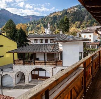 Sutrio Casa | CASA VACANZE RANUNCOLO 5
