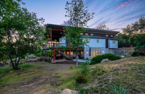 Ojai Casa | Casa Verde Estate | Stunning Mountain Views | 2 acres 3300 sq feet| Walk to Town