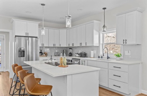 Durham Casa | Casa Verde- Minutes to Duke and Downtown-Fire pit-Fenced yard