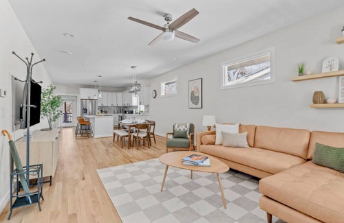 Durham Casa | Casa Verde- Minutes to Duke and Downtown-Fire pit-Fenced yard