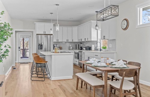 Durham Casa | Casa Verde- Minutes to Duke and Downtown-Fire pit-Fenced yard