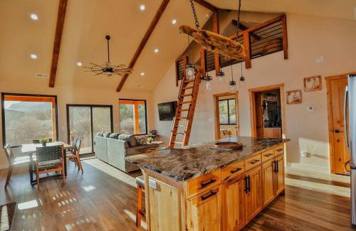 Kanab Casa | Casa Vermillion Modern Kanab Family Cabin Red Rock Views Near Zion