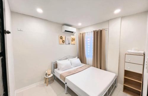 Cabuyao Casa | Casa Viana - Modern House Upto 300mbps Wi-fi with Netflix, FREE Parking
