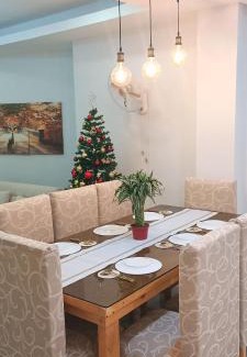 Cabuyao Casa | Casa Viana - Modern House Upto 300mbps Wi-fi with Netflix, FREE Parking