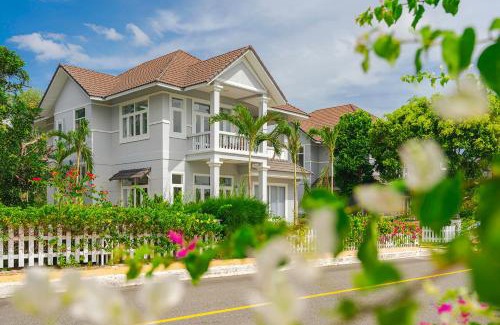 Phu Hai Beach Villa | Casa Villa - Floral Park- Sealinks City Resort