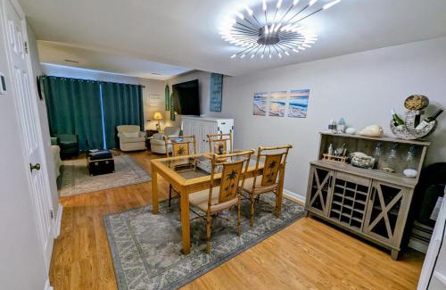 Oceanmarsh Subdivision Casa | Casa Wanderlust at Harbor Island K204