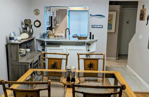 Oceanmarsh Subdivision Casa | Casa Wanderlust at Harbor Island K204