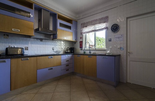 Chinicato Villa | Casa Winnie, Villa de 2 dormitorios con piscina en un lugar encantador, Lagos. 6405 / AL