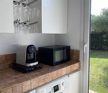 Begur Villa | Casa y loft minimalista, jardín y parking privado