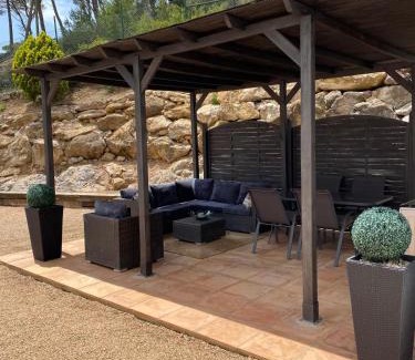 Begur Villa | Casa y loft minimalista, jardín y parking privado