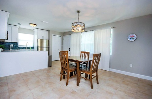 Sanibel Casa | Casa Ybel South - Newly renovated 2 bedroom duplex on the canal, short distance