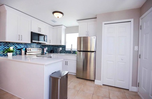 Sanibel Casa | Casa Ybel South - Newly renovated 2 bedroom duplex on the canal, short distance