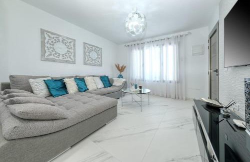 Arrecife Casa | Casa Yus
