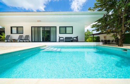 Playa Grande Casa | CasaBlanca with Pool, 5 min from the Ocean