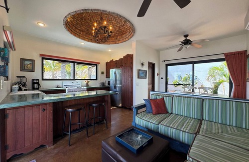 El Sargento Casa | Frente a la playa 1BD / 1BA-Justo al norte de Sandy Rasta beach-Private-expansivos patios- $ 175