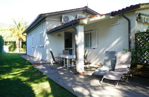 Lacona Apartamento | casaisoladelba immersa nel verde a 80mt dalla spiaggia