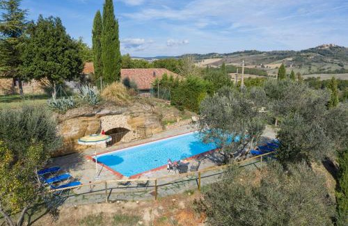 Casole d'Elsa Villa | Casale del Bosco by VacaVilla