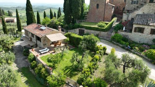 San Gimignano Villa | Casale Esclusivo con Piscina e Vista su San Gimignano