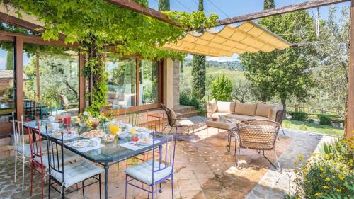 Bettona Villa | CASALE SANTA LUCIA 8&2, Emma Villas