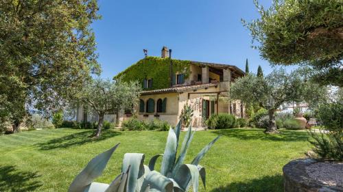 Bettona Villa | CASALE SANTA LUCIA 8&2, Emma Villas