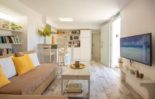 Zahora Casa | Casara Uno - Hermoso Loft en Playa Zahora