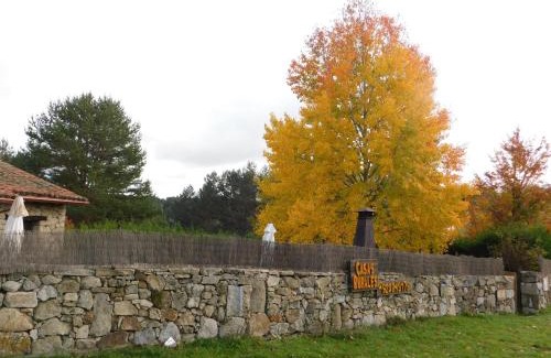 Hoyos del Espino Casa | Casas Rurales Cimera yBrincalobitos