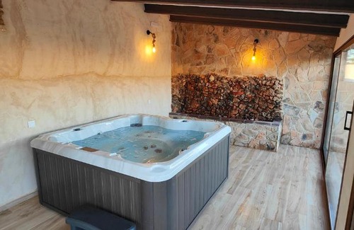 Ossa de Montiel Casa | Casas Rurales con Jacuzzi Quijote y Sancho