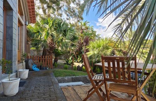 Angra do Heroismo Casa | Casca de Noz - Modern Rustic Beach Getaway