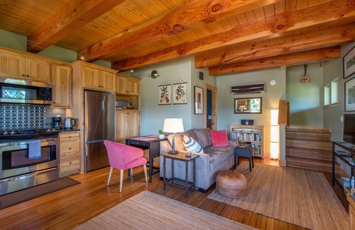 Cascade Locks Cabaña | Cascade Locks Downtown Cottage, Sauna, Walk to Downtown, Dry Creek Trailhead