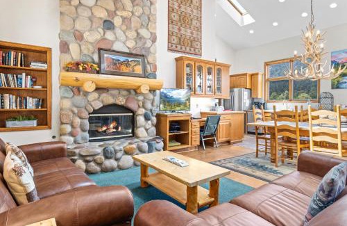 Aspen Brook Casa | Cascade Mountain Home by Estes Park Homes home
