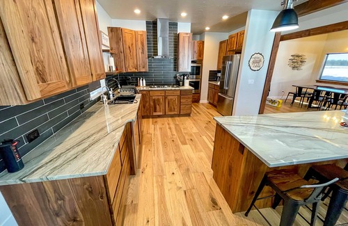 Donnelly Casa | Cascade Pines Lake House - Mountain Views - Sauna - EV Charger