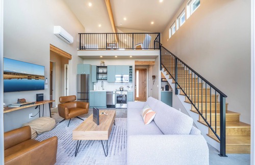 Powell Butte Casa | Cascade Vista │Golf Cart + E-bikes I Sleeps 4+ 2 kids I Hot Tub