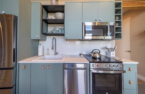 Powell Butte Casa | Cascade Vista │Golf Cart + E-bikes I Sleeps 4+ 2 kids I Hot Tub