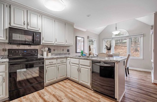 Clarkdale Casa | Cascading Meadows Retreat｜Pet-Friendly｜Garage Access｜Flex-Lease｜Study #42003