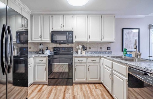 Clarkdale Casa | Cascading Meadows Retreat｜Pet-Friendly｜Garage Access｜Flex-Lease｜Study #42003