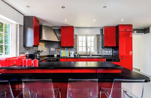 Barcarena Casa | Cascais/Lisbon, private spa jacuzzi, garden, pool & barbecue beach House