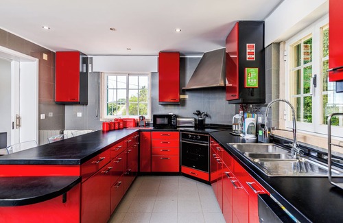 Barcarena Casa | Cascais/Lisbon, private spa jacuzzi, garden, pool & barbecue beach House