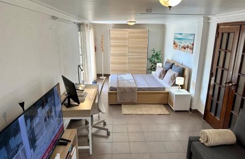 Cascais Apartamento | Cascais Quaint Cottage